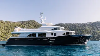 27m kingship motor yacht Belle Isle for sale