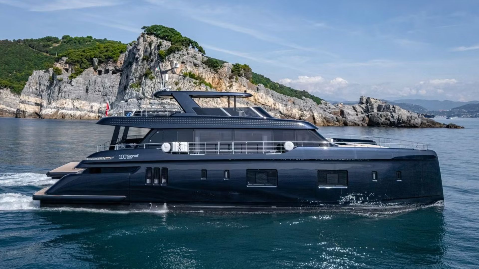 €600k price drop on 29m Sunreef Power Catamaran Petite Belle