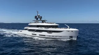 41m Benetti motor yacht Confessa sold