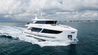 New CA on 28m Horizon FD90 motor yacht Aqua Life