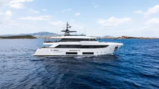 33m custom line motor yacht queen j iii for sale