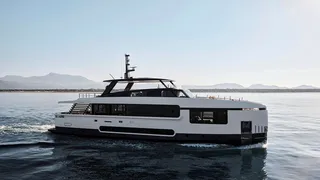 First look on board Azimut 27m Magellano 27M