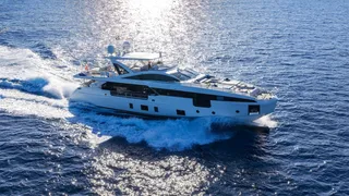 New CA on 31m Azimut motor yacht Starkiss