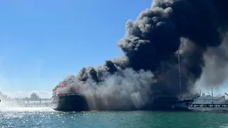 Watch: Fire destroys 30m Sanlorenzo motor yacht John in Marina di Brindisi, Italy