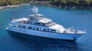 New CA on 42m classic Feadship motor yacht Synthesis 66