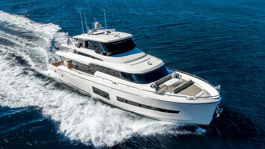 Horizon Yachts V77
