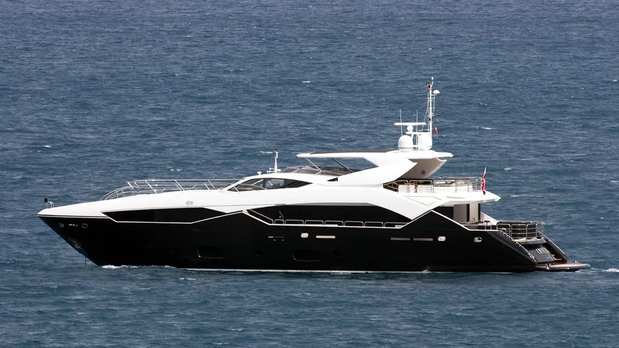 chimera-yacht-exterior