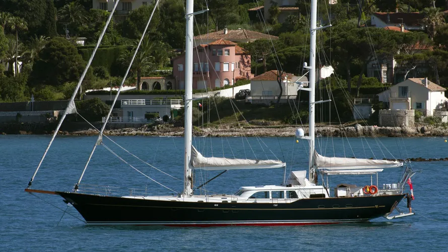 sila-sibiri-kestrel-yacht-exterior