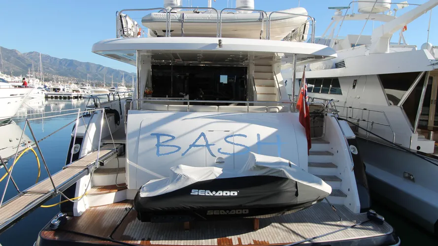 bash-yacht-stern