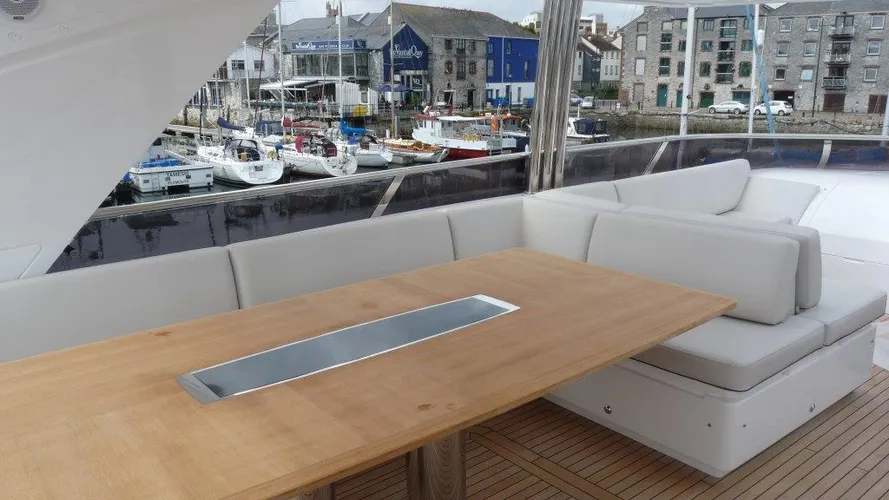 princess-98-yacht-fly-deck