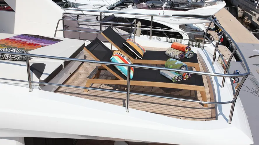 princess-82-yacht-sun-deck-aft