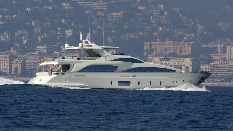 la-rubia-yacht-exteriorjpg