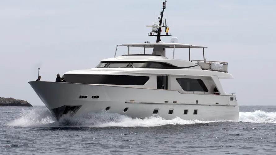 mia-rocca-ix-yacht-exterior