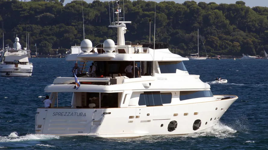 sprezzatura-yacht-exterior