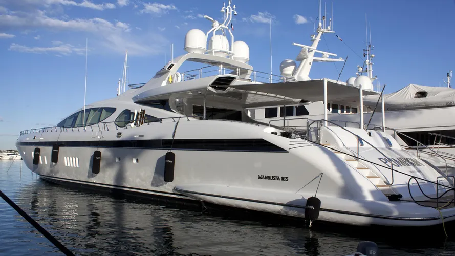 pumpkin-yacht-exterior