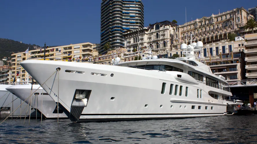 z-yacht-exterior