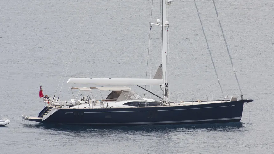 reina-yacht-exterior
