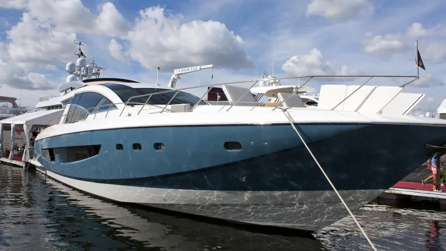 alpha-86-yacht-exterior
