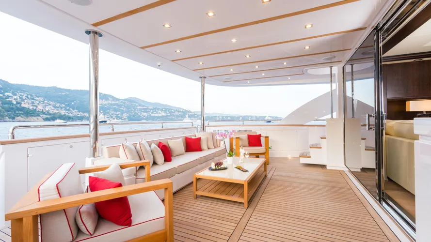 gatsby-yacht-for-charter-sun-lounger