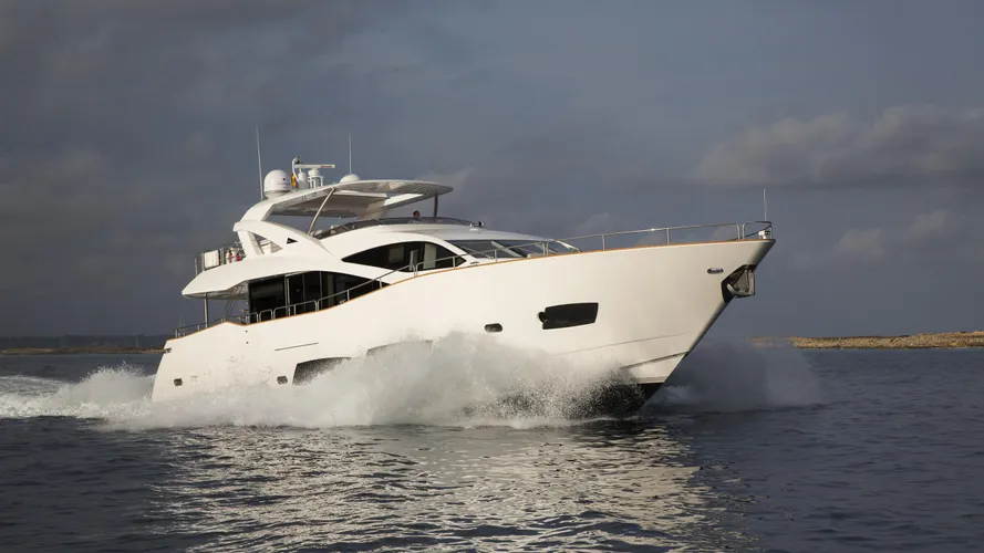 play-the-game-yacht-running