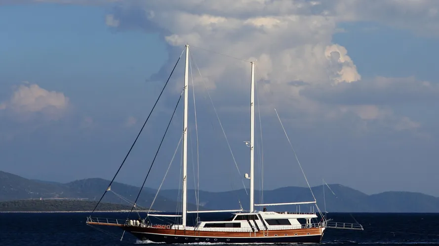 esma-sultan-yacht-for-charter-profile