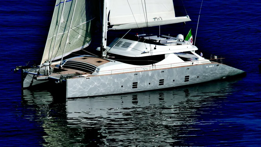 La-Sella-del-Diavolo-yact-at-anchor