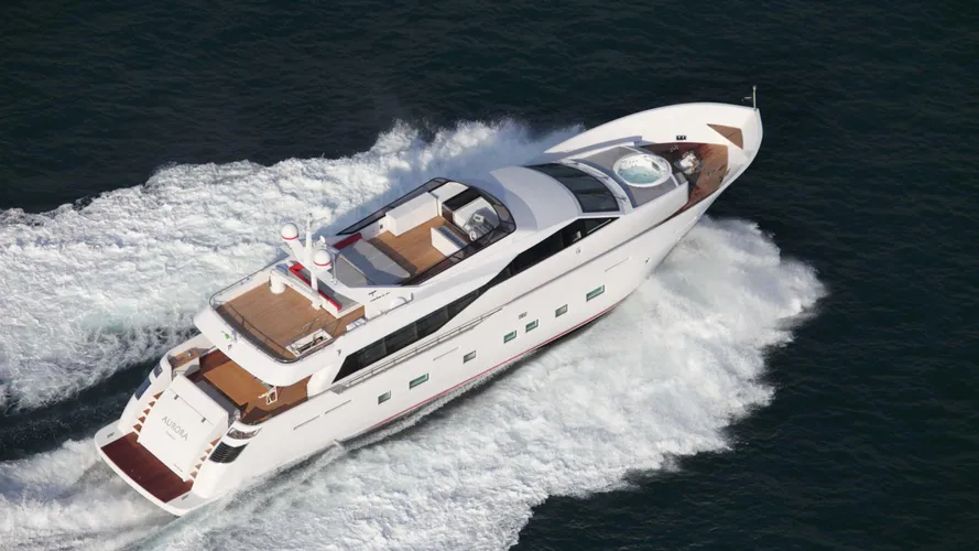 aurora-yacht-at-sea