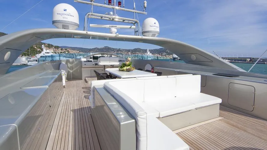 blue-mamba-yacht-fly-deck