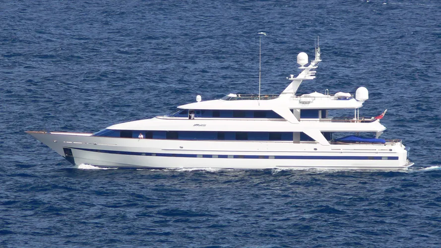 anna-j-jaan-2-yacht-exterior