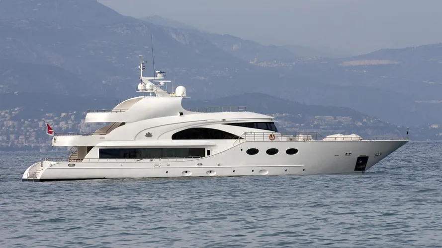 fathom-yacht-exterior