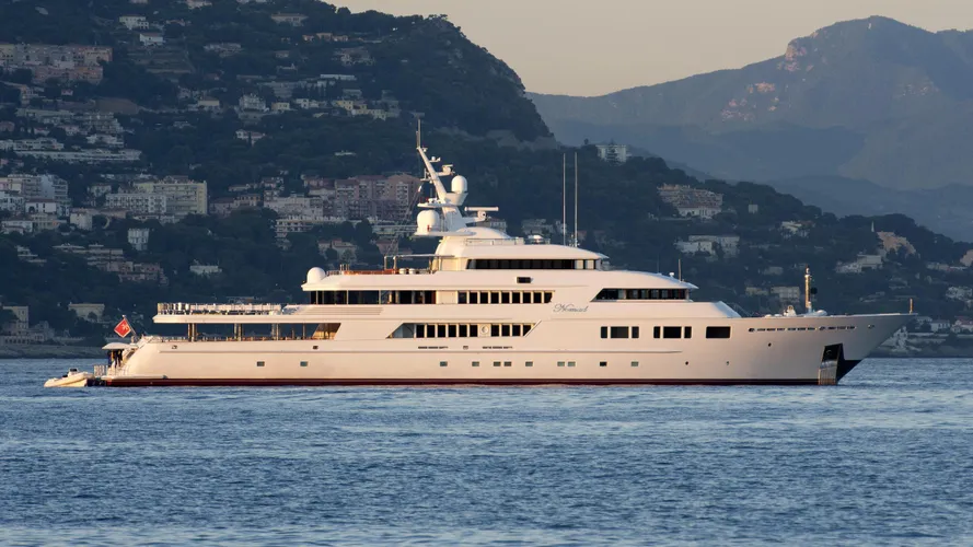 nomad-yacht-exterior