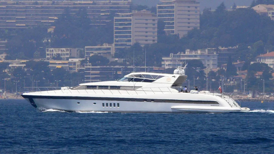 ellicha-yacht-exterior
