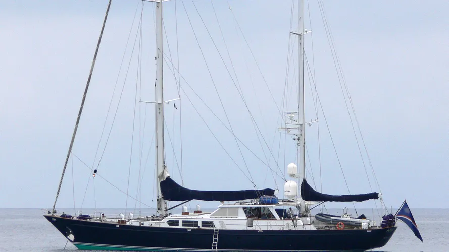 axia-yacht-exterior