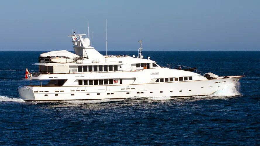 amorazur-ii-yacht-exterior