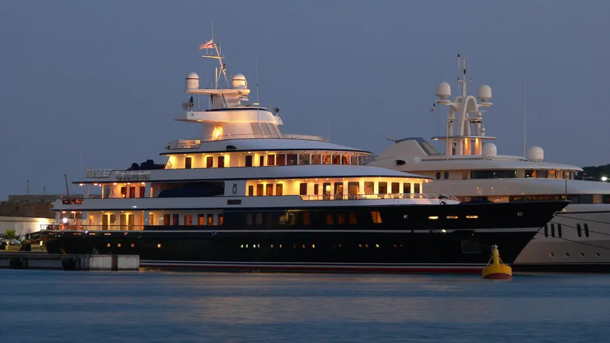 leander-g-yacht-exterior