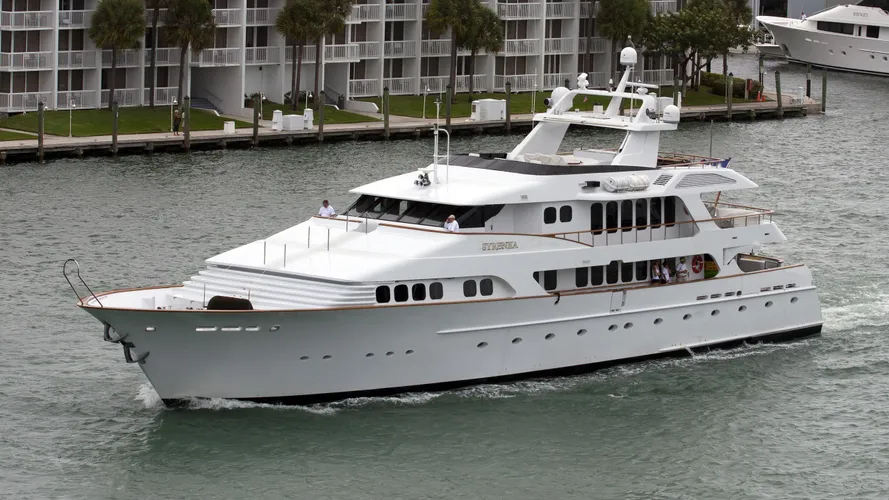 grand illusion syrenka motoryacht palmer johnson 1994 44m cruising half profile