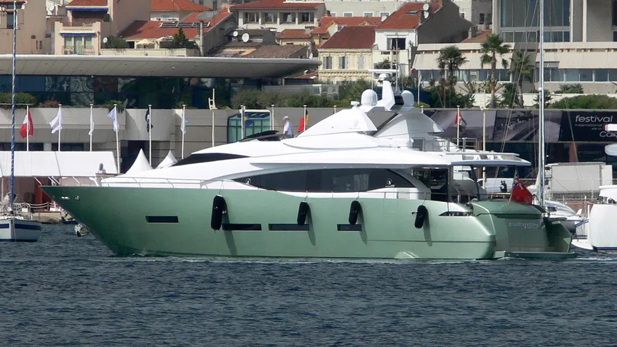 bibich-yacht-exterior