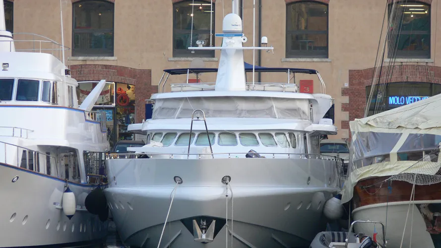 cohete-yacht-exterior
