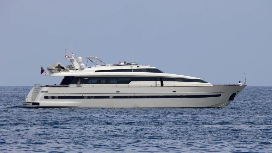 african-queen-k-yacht-exterior