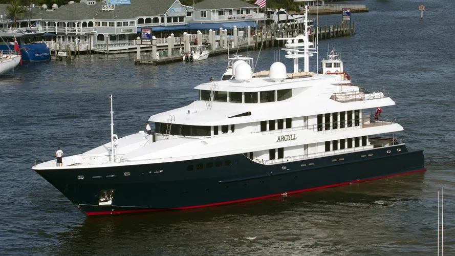 focus argyll motoryacht genesis 47m 2002 half profile