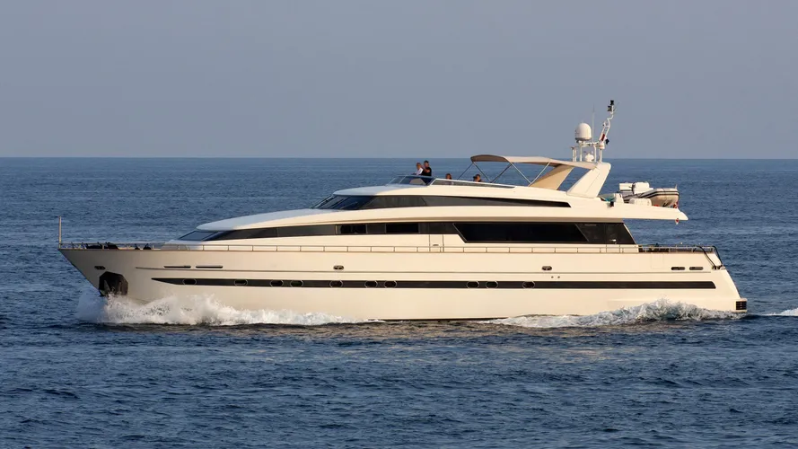 lady-luck-yacht-exterior