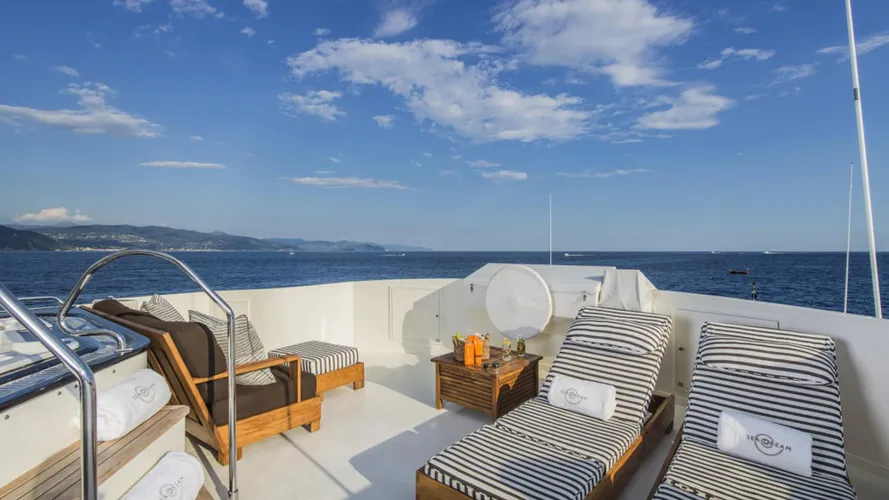 sea-dream-yacht-sun-deck