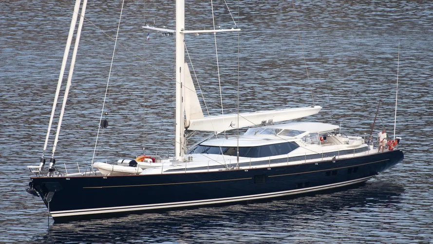 koo-yacht-exterior