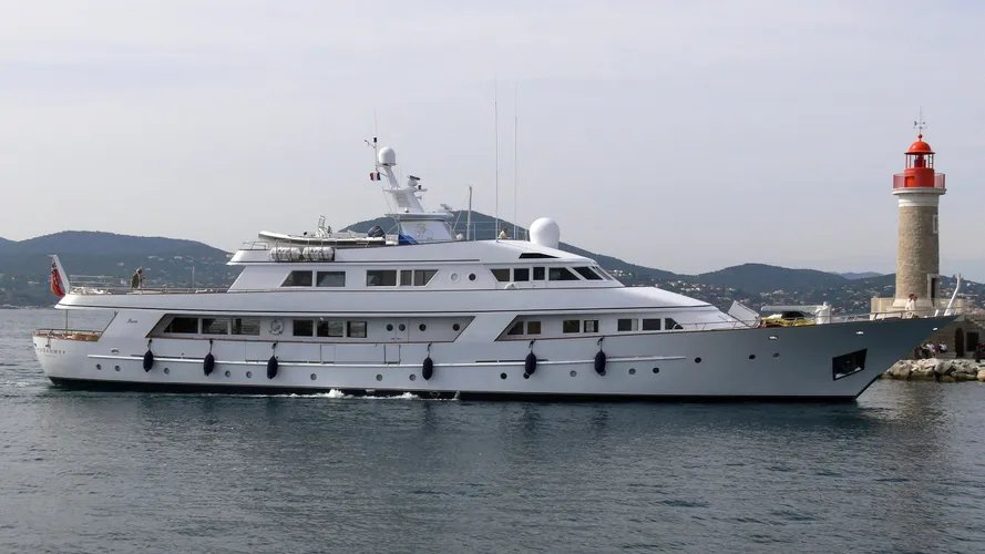 sirahmy-yacht-exterior