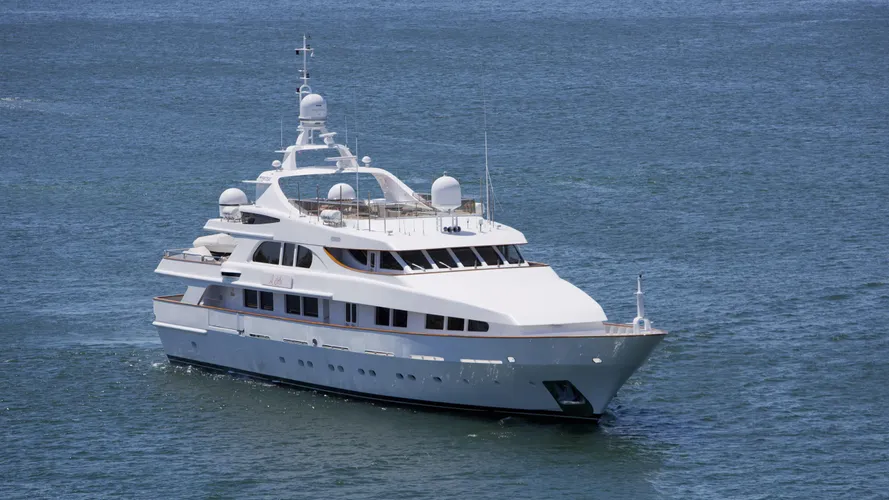 il-sole-yacht-cruising