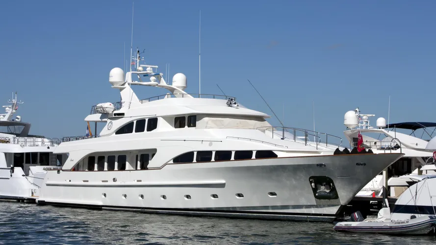 bacchanal-yacht-exterior