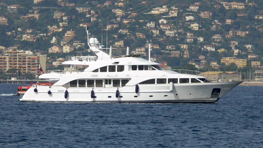 mamma-mia-yacht-exterior