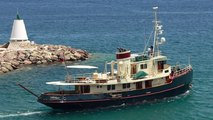 dp-monitor-yacht-exterior