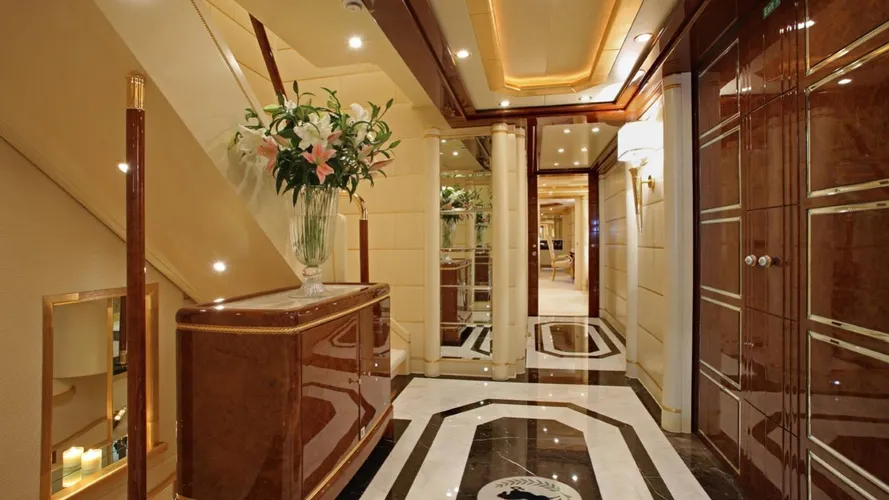 platinum-yacht-hallway