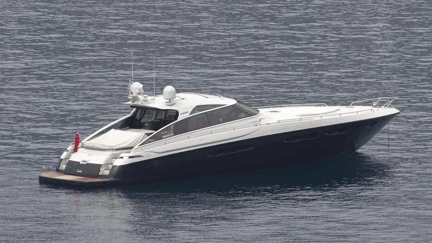 les-a-yacht-exterior